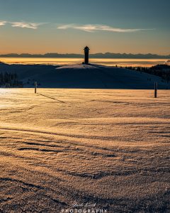 Mehr über den Artikel erfahren Winterlicher Blick zum Feldbergturm