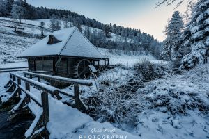Mehr über den Artikel erfahren Schwarzwaldmühle im Winter