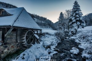 Mehr über den Artikel erfahren Schwarzwaldmühle im Winter