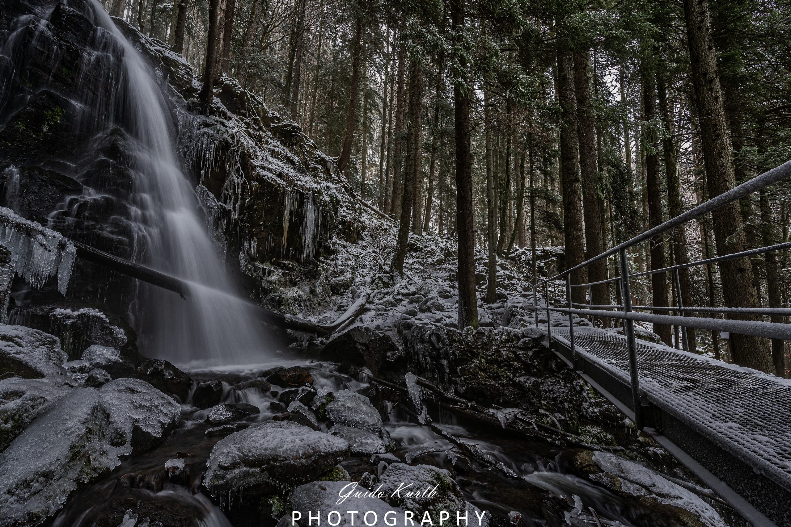Du betrachtest gerade Wasserfälle mit Eis