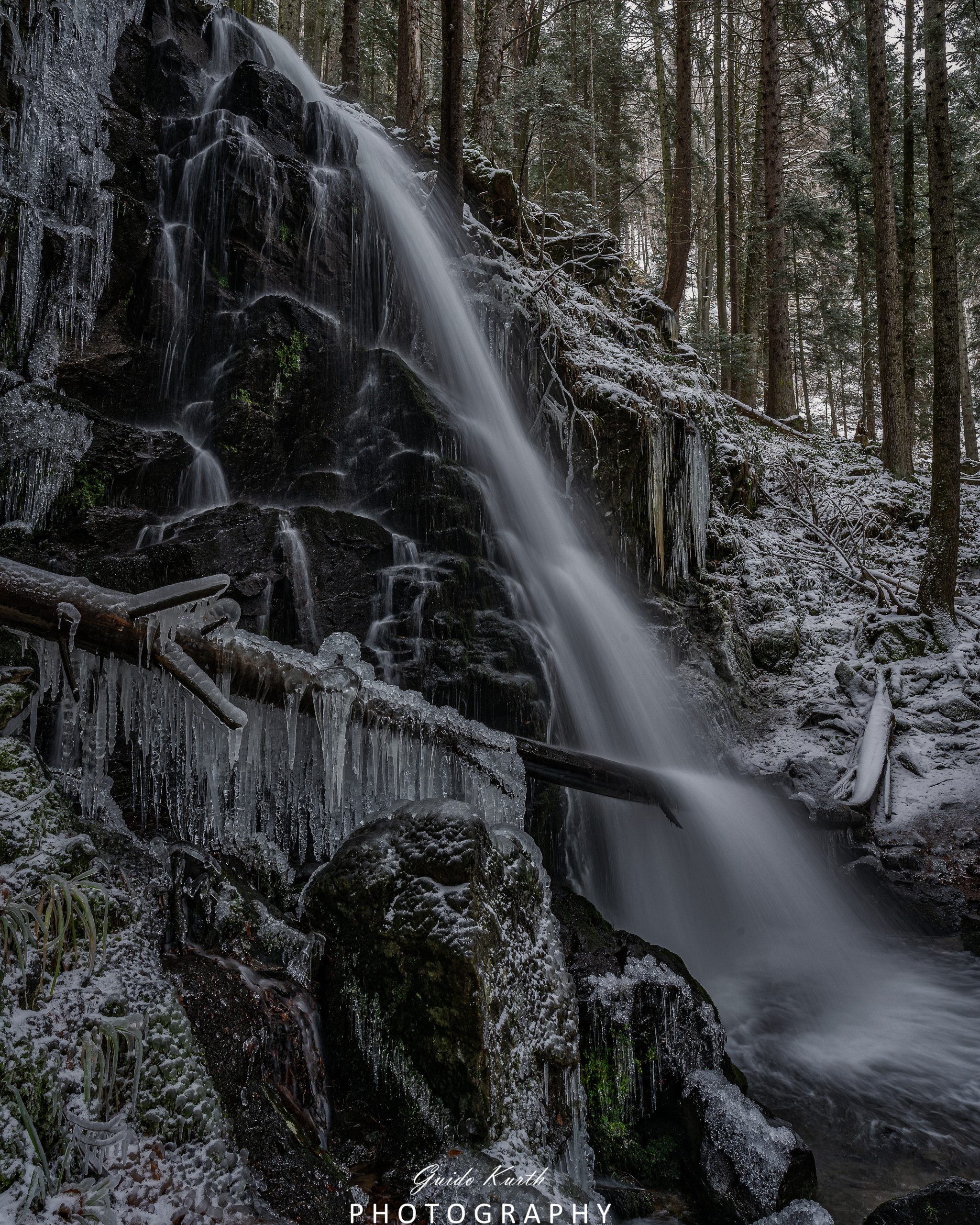 Du betrachtest gerade Wasserfälle mit Eis
