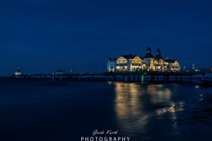 Mehr über den Artikel erfahren Seebrücke Sellin Abends