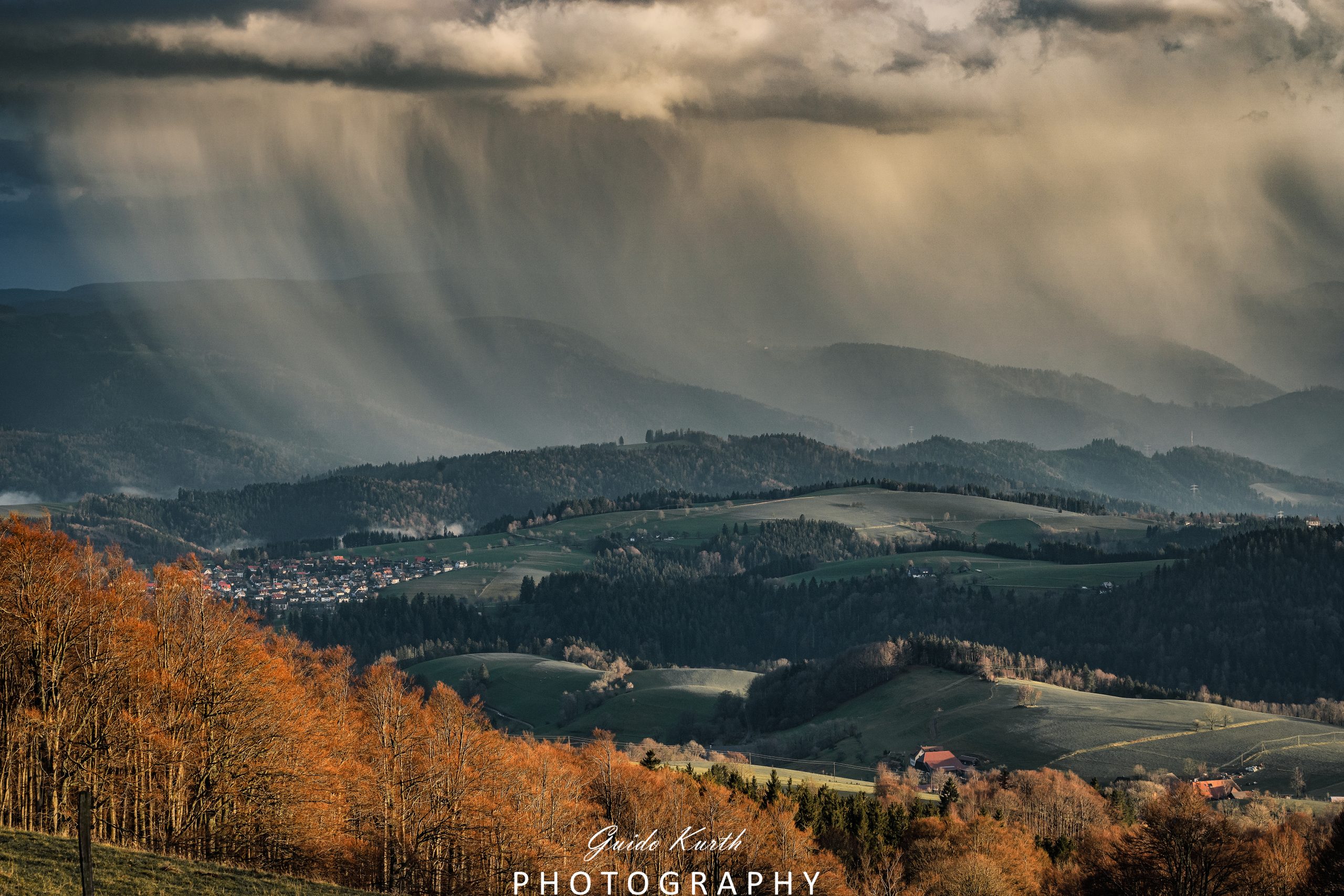 Du betrachtest gerade Regenfront überm Schwarzwald