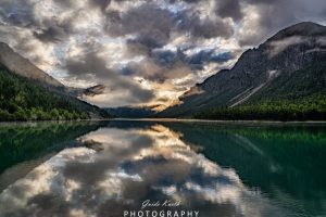Mehr über den Artikel erfahren Wolkenspiegelung Plansee…