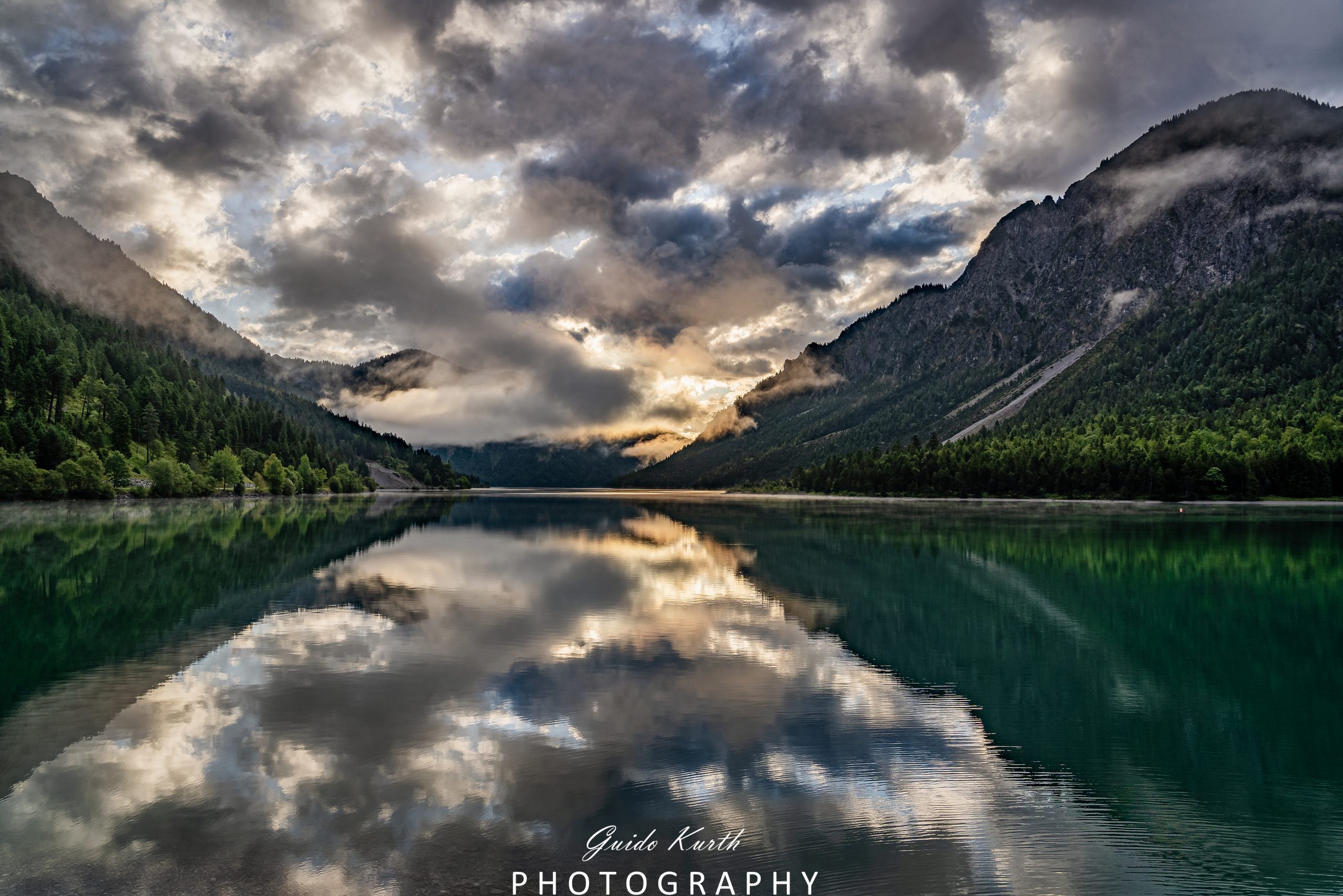 Du betrachtest gerade Wolkenspiegelung Plansee…