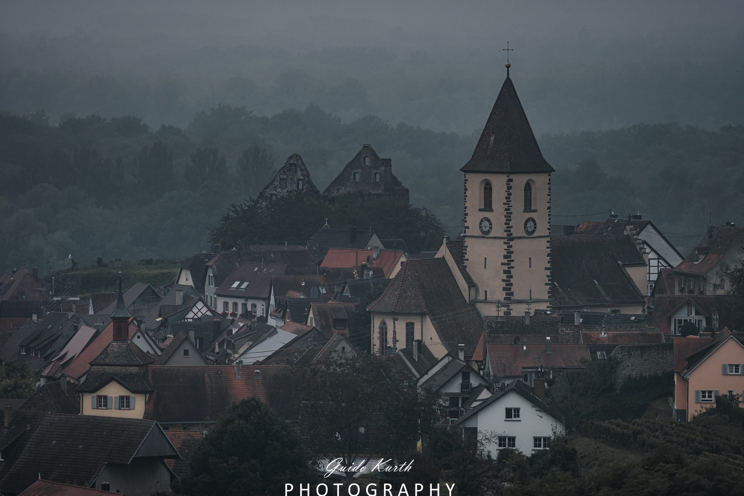 Mehr über den Artikel erfahren Burkheim im Nebel…