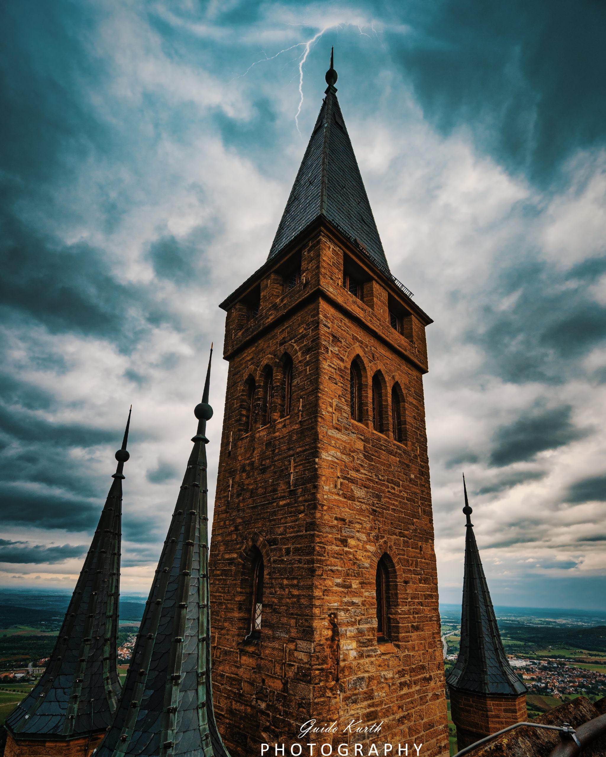 Mehr über den Artikel erfahren Burg Hohen Zollern…