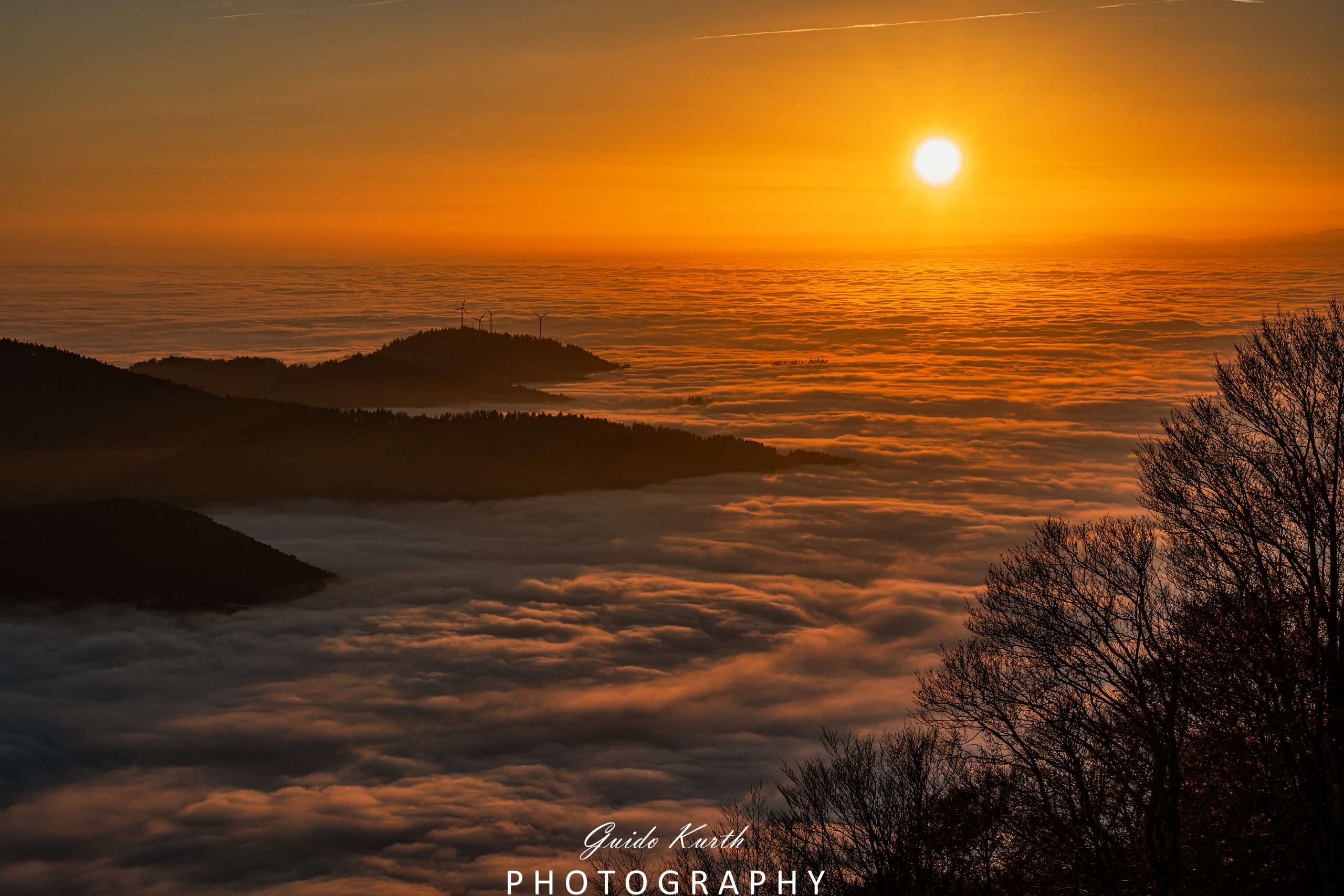 Mehr über den Artikel erfahren Sonnenuntergang mit Nebelmeer…
